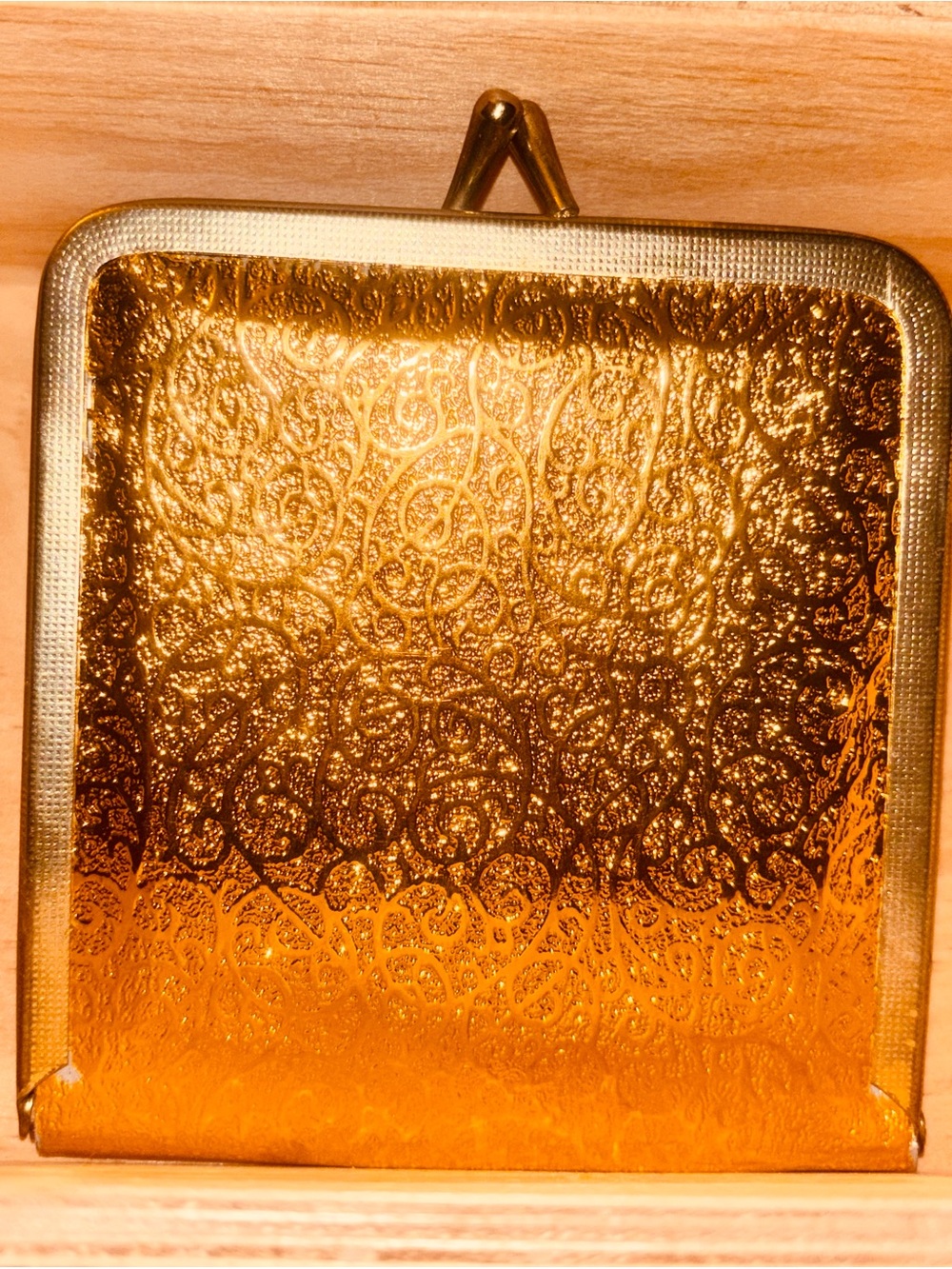Source Unknown Gold Embossed Compact Case